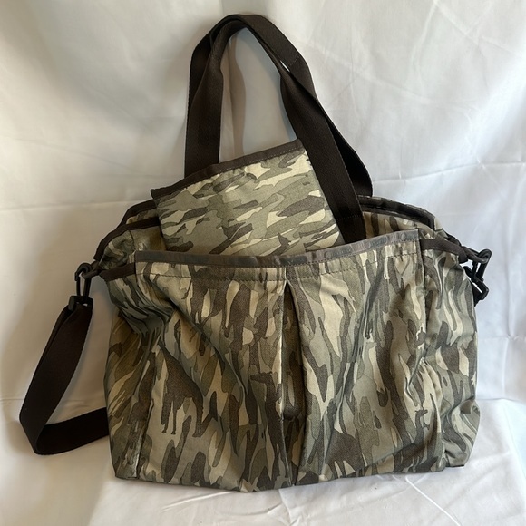 LeSportsac VINTAGE Ryan Baby Diaper Bag Giraffe Camouflage - Picture 3 of 15